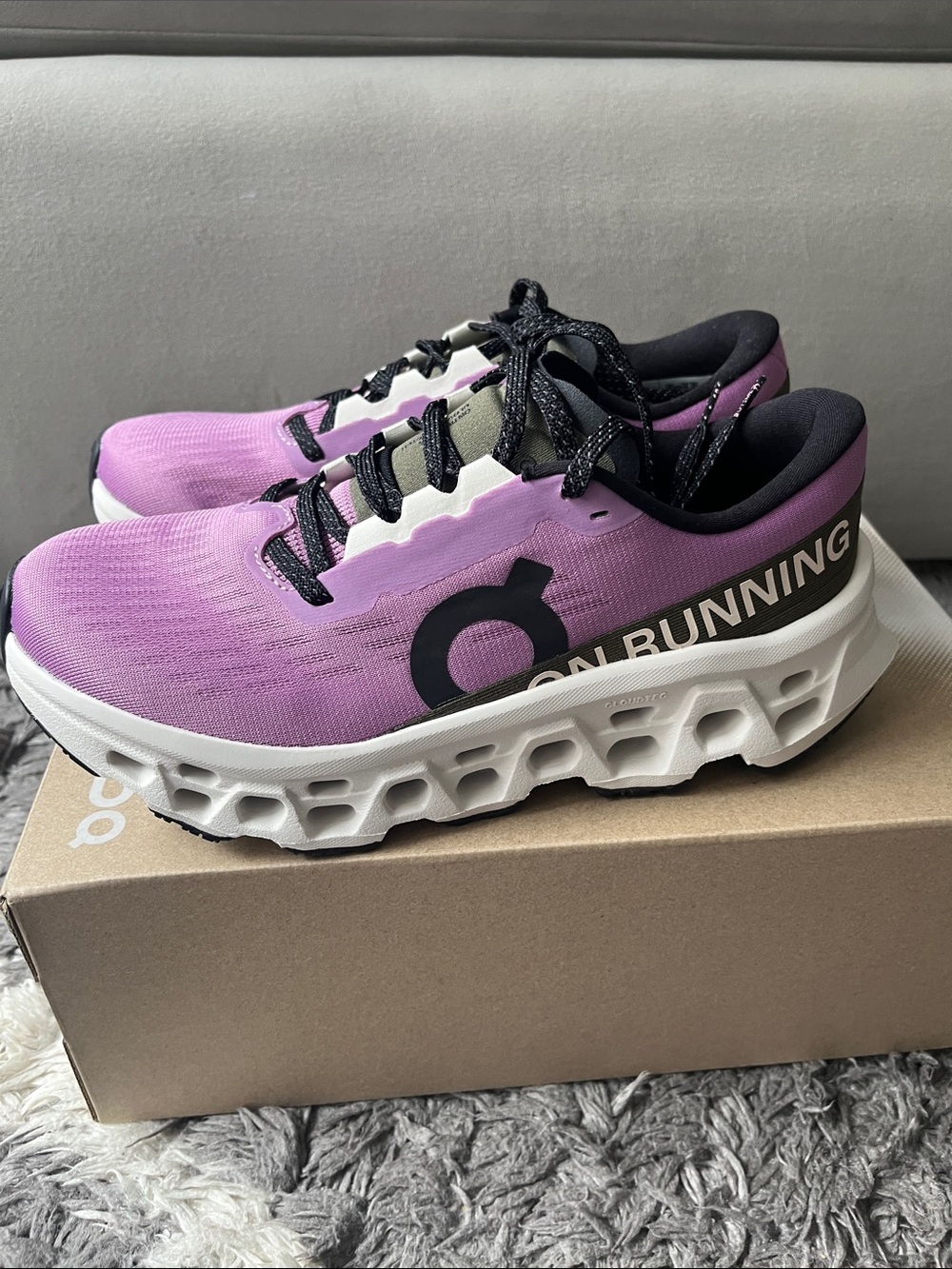 On running. On Cloud cloudmonster 3 running shoe. Womens US size 7. Sakura. New.